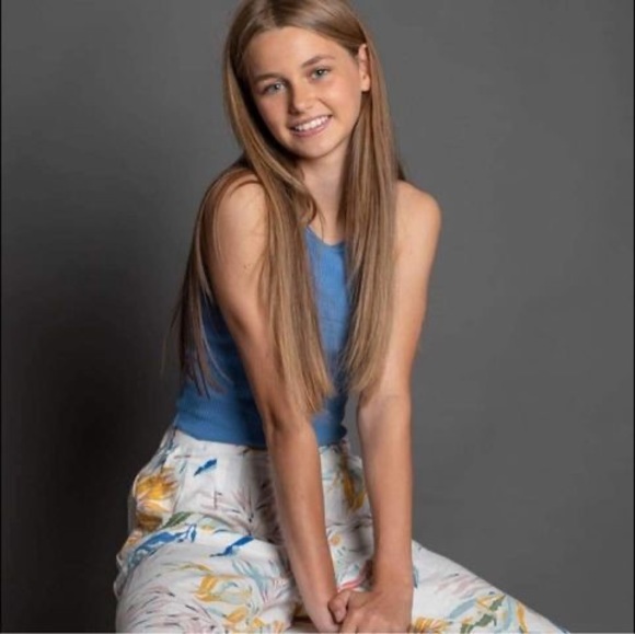 Meet your Posher, Ava - Picture 1 of 1